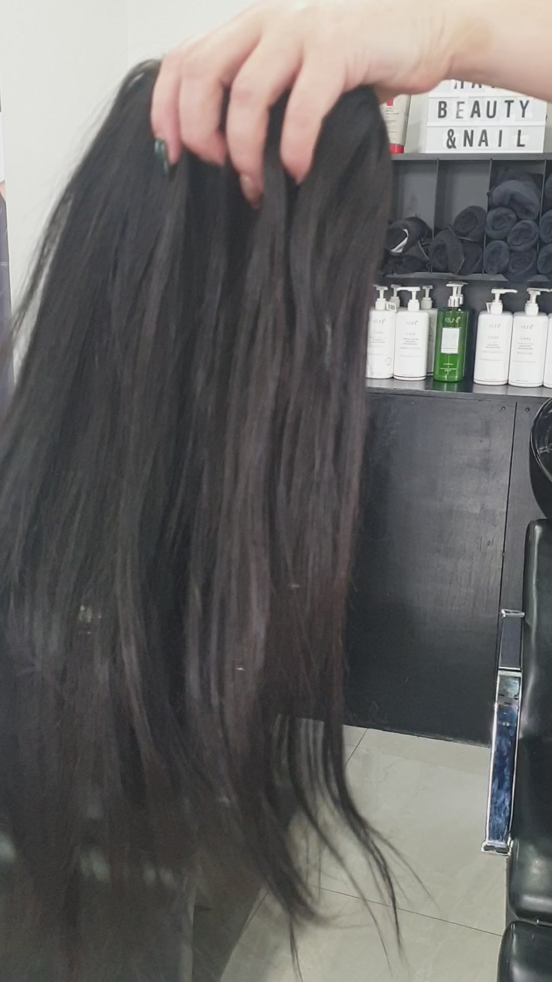 Load video: Claw Clip Ponytail